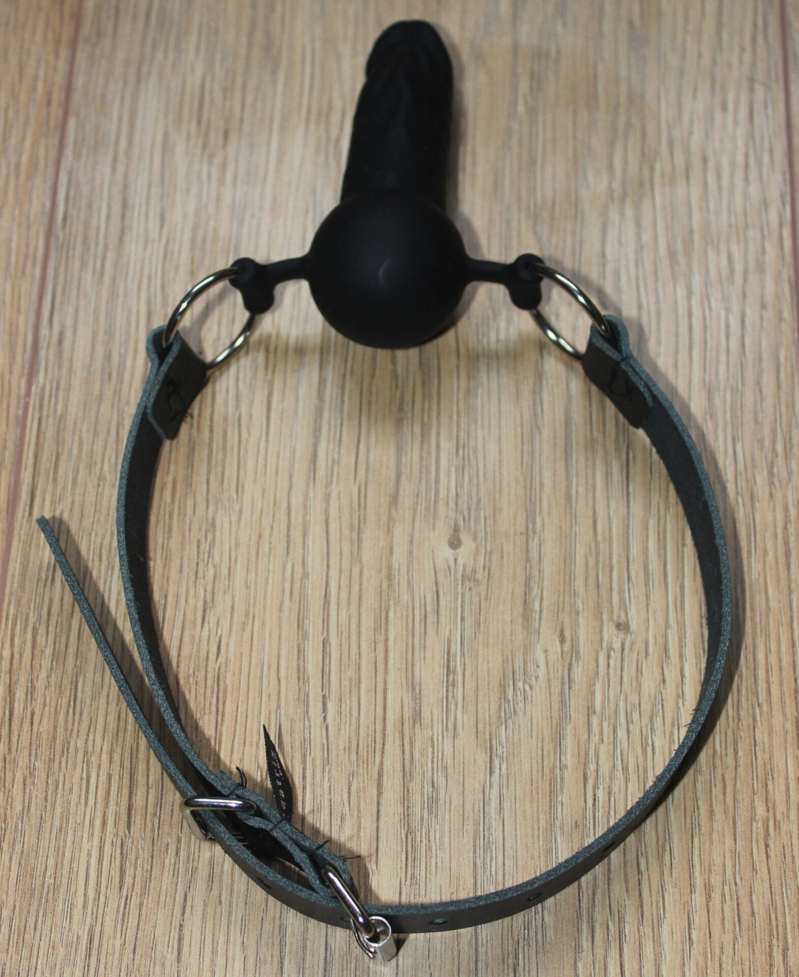 penis-dildo-gag-leather-strap-facing-outwards-bondatrix