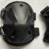 Angled black knee pads - Image 3