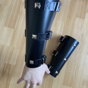 Leather studded gauntlets (pair)