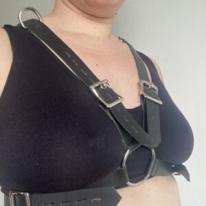 Bondage chest harness – feminine chest (real leather)