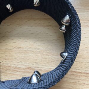 Black fabric cilice for long term wear