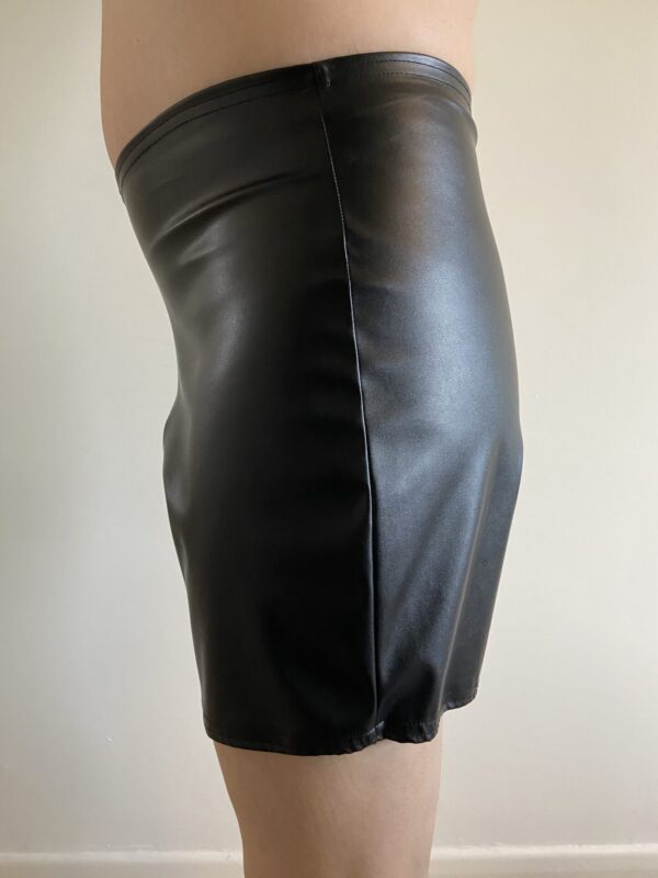 Stretchy leather look shorts - Image 3