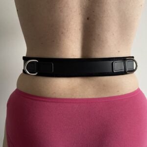 Bondage belt with suede edging