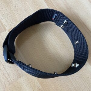 Black fabric cilice for long term wear
