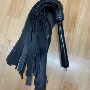 Very thuddy leather flogger