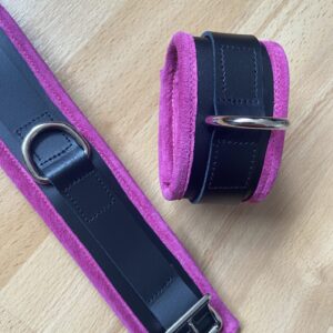 Padded wrist restraints – pink